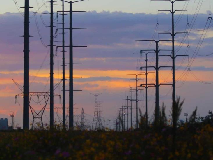 Frenan sentencias de amparos contra Ley de Industria Eléctrica Frenan sentencias de amparos contra Ley de Industria Eléctrica
