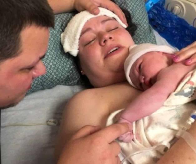 Nace bebé a las 2:22 de este 22 del mes 02 del año 2022