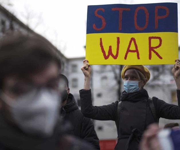Protestan frente a embajada rusa