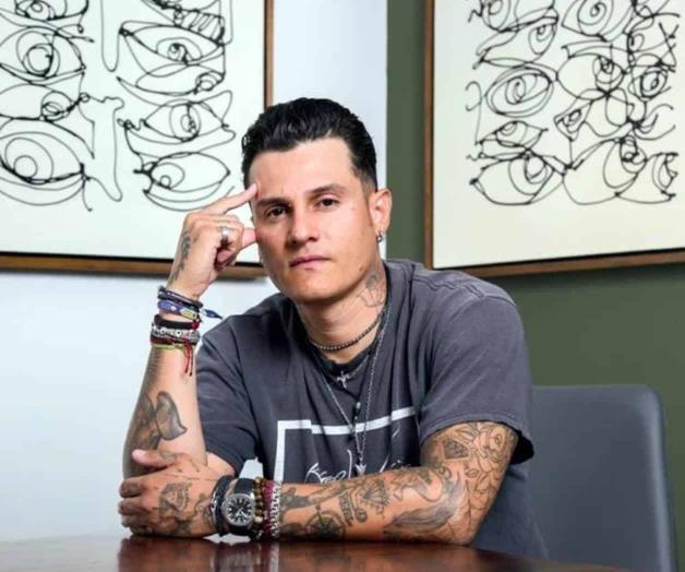 Tatuador hace magia para borrar a Belinda de Nodal