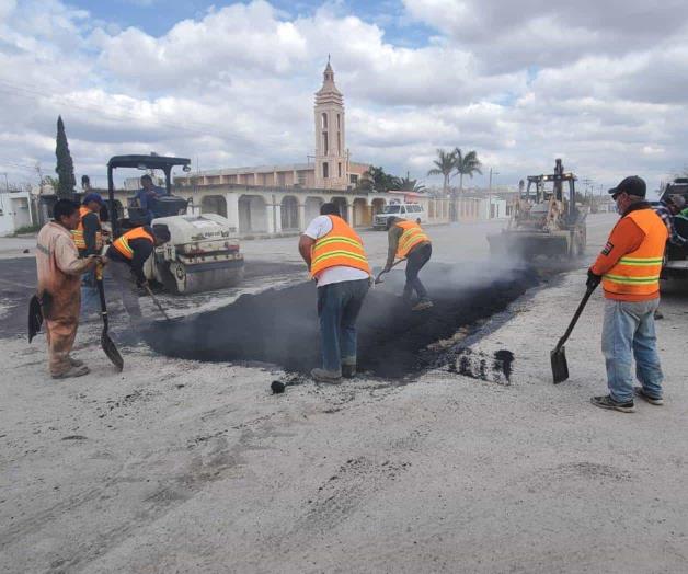 Reparan accesos de colonia agrícola