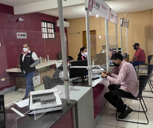 Invitan a recoger las credenciales del INE