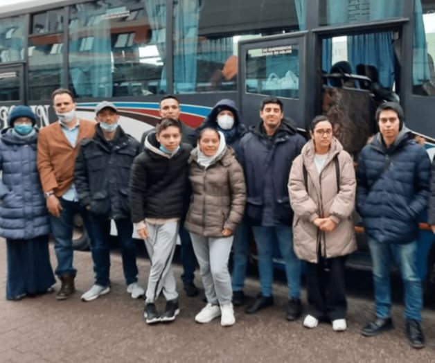 Llegan primeros 22 mexicanos a frontera de Ucrania para ir a Rumania