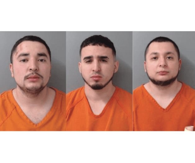 Caen tres pistoleros; disparan afuera de un bar