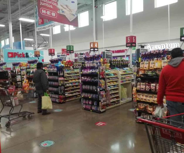 Mientras unos centros comerciales acatan medidas sanitarias otros las omiten