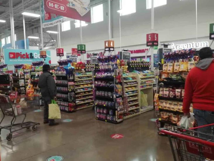 Mientras unos centros comerciales acatan medidas sanitarias otros las omiten Mientras unos centros comerciales acatan medidas sanitarias otros las omiten