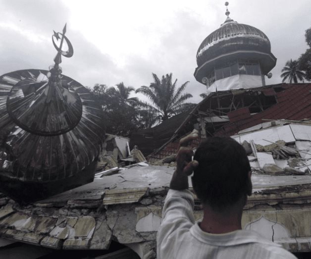 Reportan al menos 11 muertos tras sismo en Indonesia