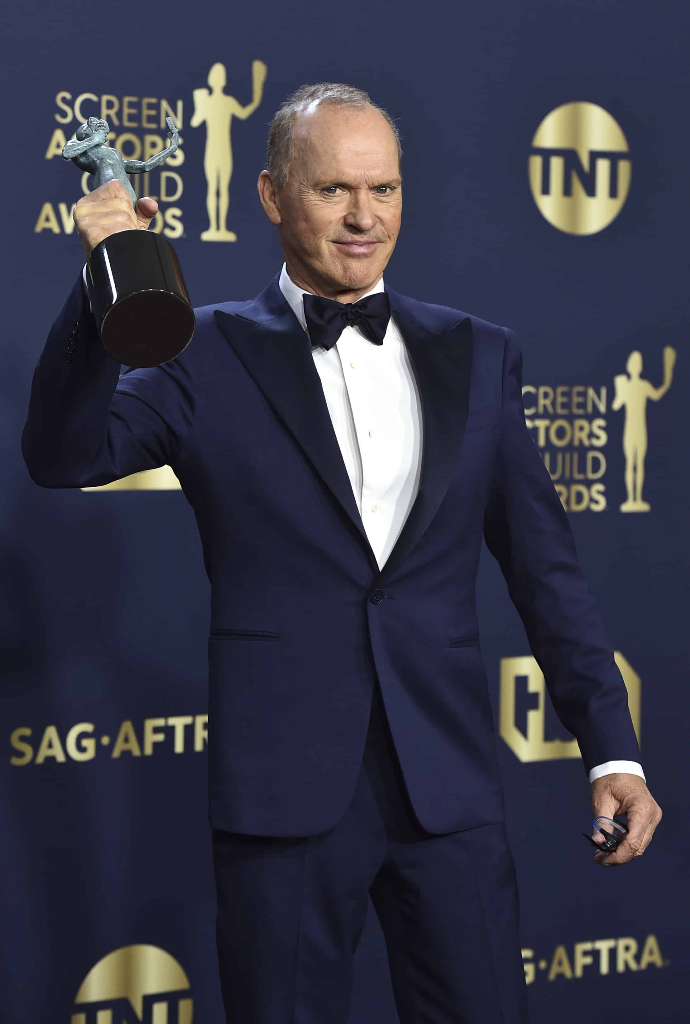 Mejor actor en una serie o película para TV, Michael Keaton.