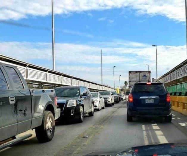 Largas filas en puente Miguel Alemán-Roma
