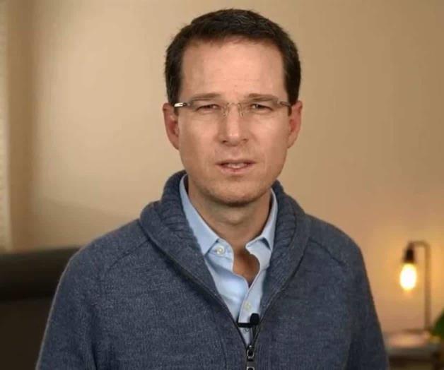 AMLO afuera quiere paz, pero adentro está en guerra.-Anaya