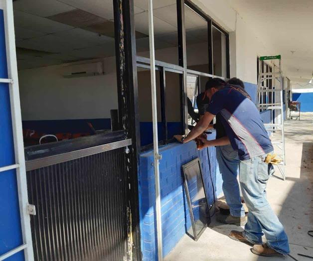 Reparan escuela vandalizada Reparan escuela vandalizada