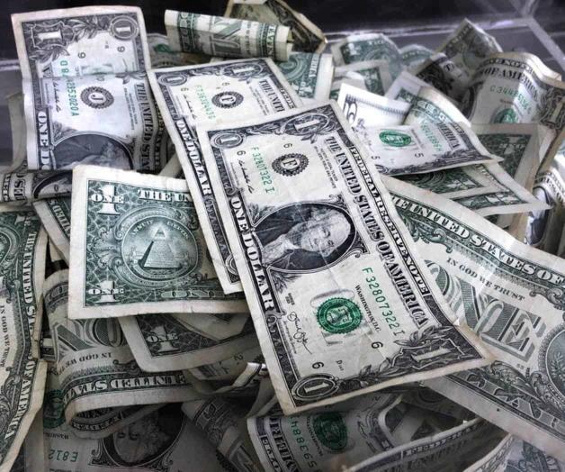 Putin firma decreto que prohíbe sacar de Rusia más de 10 mil dólares