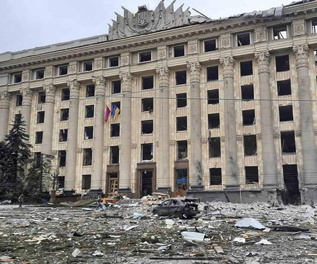 Bombardea Rusia Járkiv; convoy se acerca a Kiev