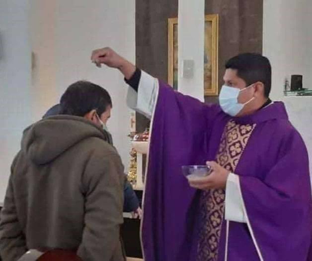 Imposición de ceniza marca el inicio de la Cuaresma Imposición de ceniza marca el inicio de la Cuaresma