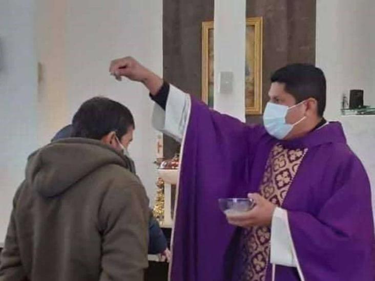 Imposición de ceniza marca el inicio de la Cuaresma Imposición de ceniza marca el inicio de la Cuaresma