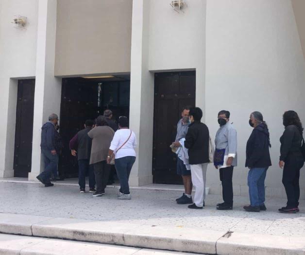 Imponen ceniza en cabeza de fieles