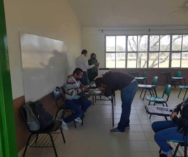 Reciben estudiantes Beca “Benito Juárez”
