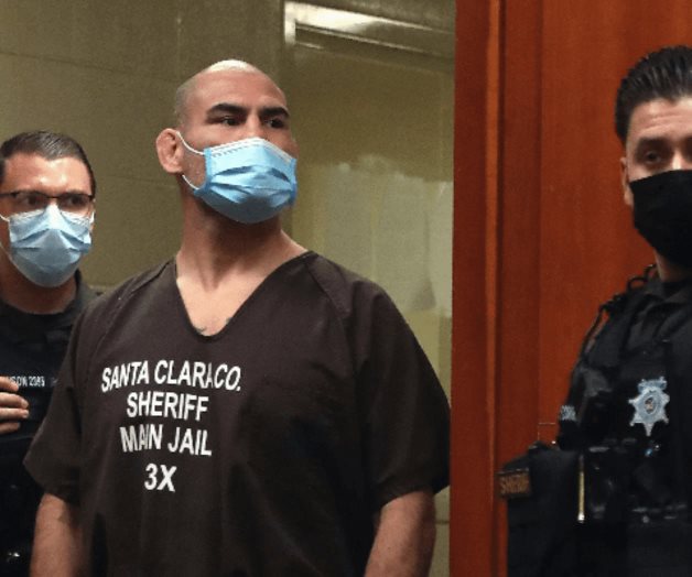 Caín Velásquez, arrestado y acusado de intento de homicidio