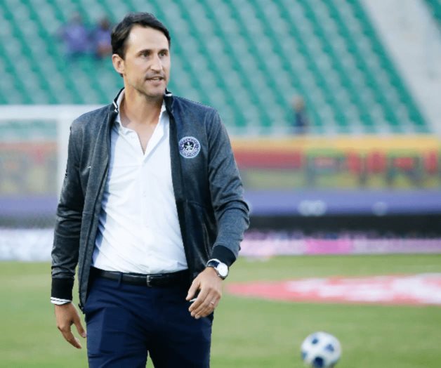 Le da las gracias a San José