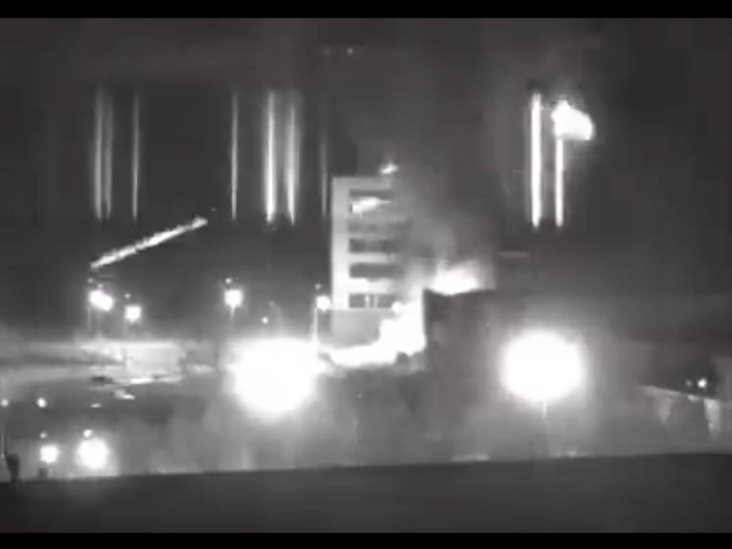 Reportan incendio en planta nuclear de Ucrania tras bombardeo ruso Reportan incendio en planta nuclear de Ucrania tras bombardeo ruso
