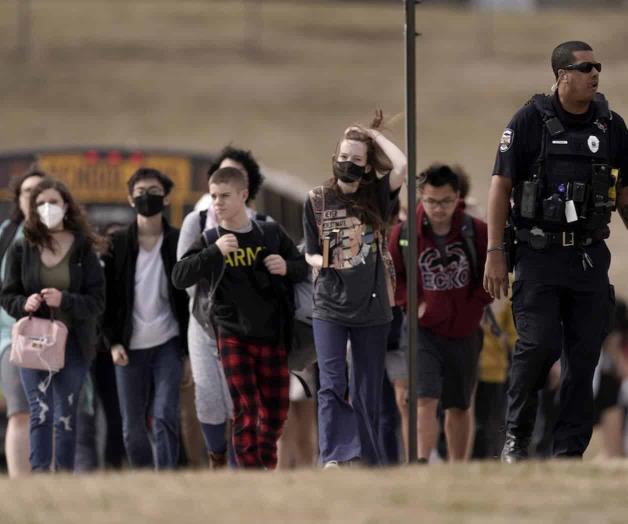 Hiere estudiante a dos personas