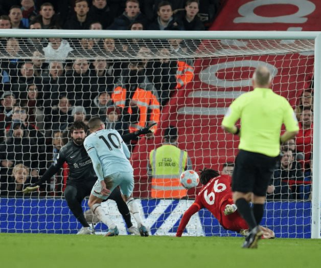 Liverpool se pone a 3 puntos del Manchester Liverpool se pone a 3 puntos del Manchester