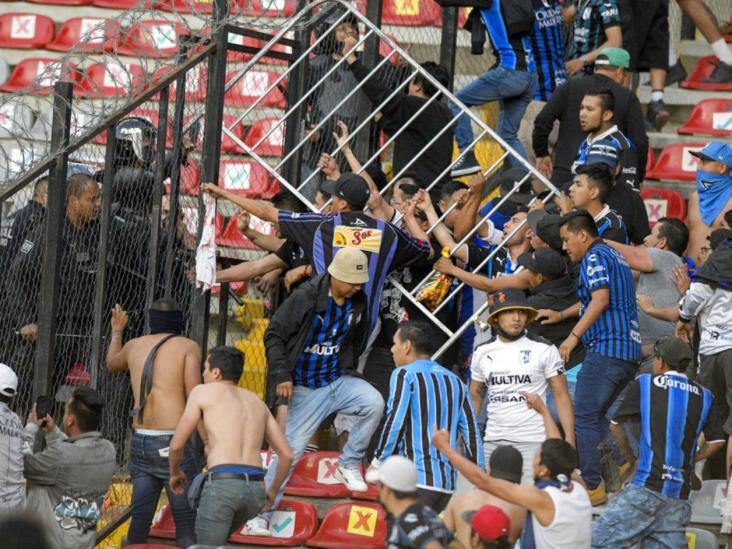 Suspenden a 5 funcionarios tras riña en Querétaro Suspenden a 5 funcionarios tras riña en Querétaro