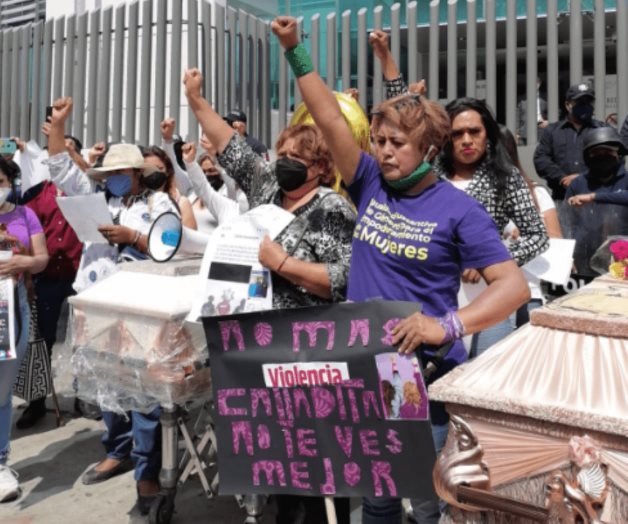 En Puebla tenemos un gobernador que miente y oculta la desaparición, gritan mujeres en marcha 8M