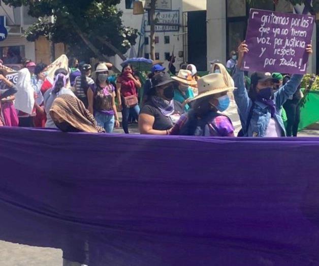 “¡Alto a los feminicidios!” exigen mujeres en la marcha del 8M en Oaxaca