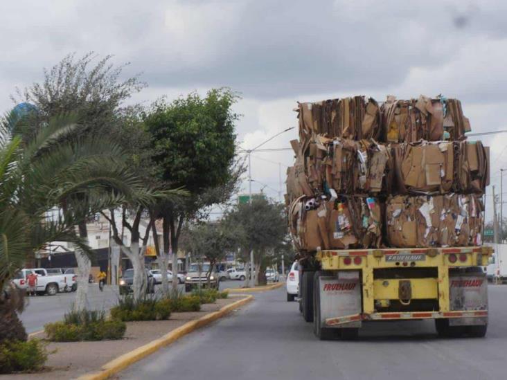 Acapara dos carriles camión con doble remolque Acapara dos carriles camión con doble remolque