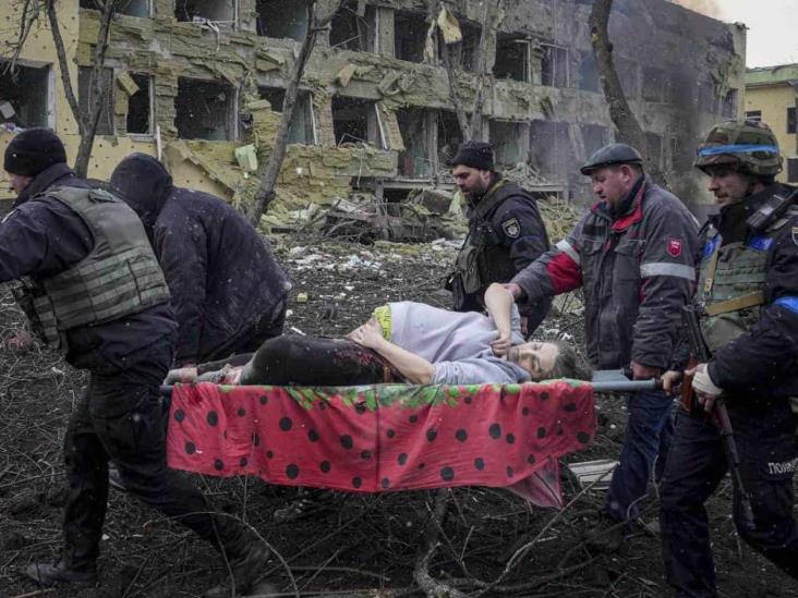 Ucrania acusa a Rusia de bombardear un hospital materno-infantil Ucrania acusa a Rusia de bombardear un hospital materno-infantil
