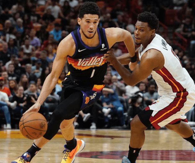 Vuelve Booker y aporta 23 puntos para el triunfo de Suns