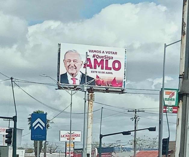 Ordena INE bajar 278 espectaculares a favor de AMLO Ordena INE bajar 278 espectaculares a favor de AMLO