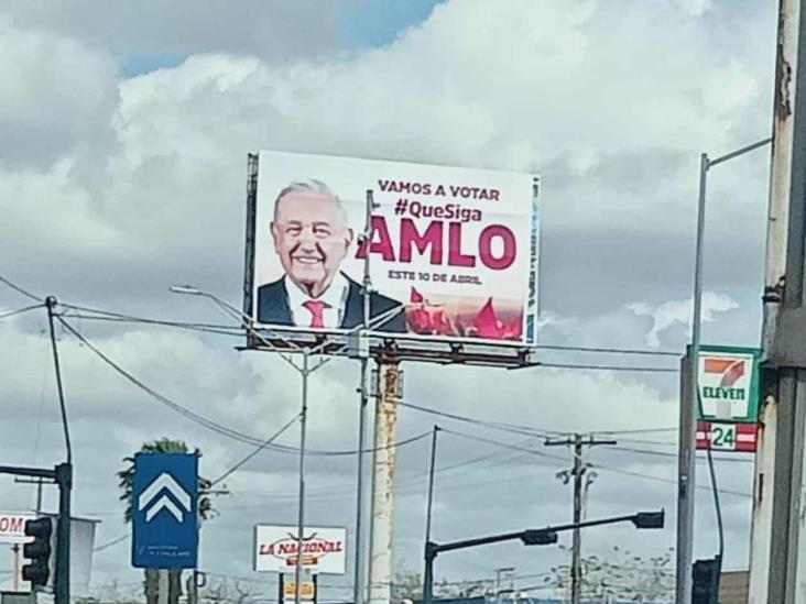 Ordena INE bajar 278 espectaculares a favor de AMLO Ordena INE bajar 278 espectaculares a favor de AMLO