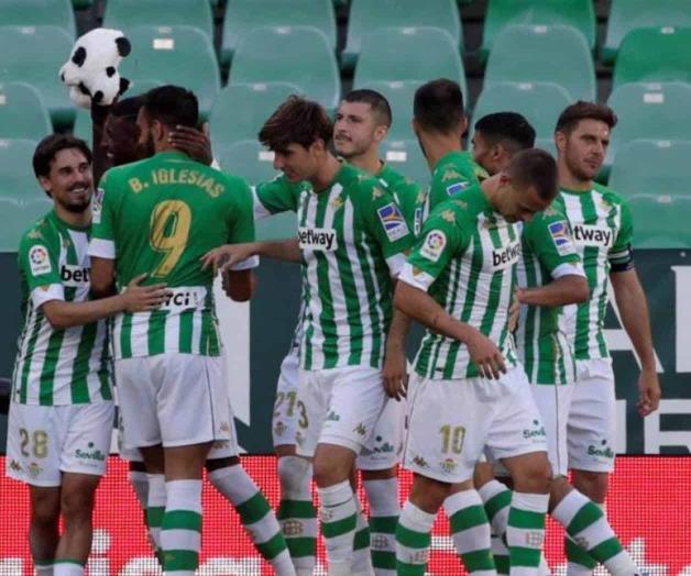 Rompe Real Betis racha y celebra en Bilbao 
