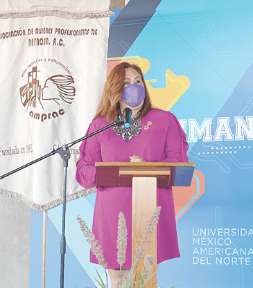 Entregan la presea Mujer Profesionista 2022 Entregan la presea Mujer Profesionista 2022