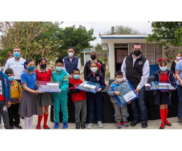 Preside rector jornadas ADN