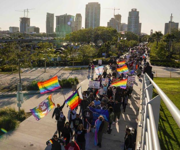 A huelga trabajadores por ley ‘No digas gay’