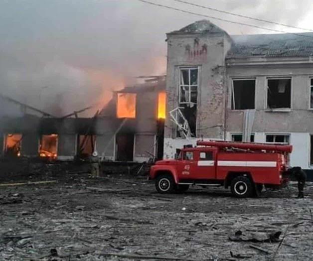 Deja 21 muertos ataque ruso a escuela en Merefa Deja 21 muertos ataque ruso a escuela en Merefa