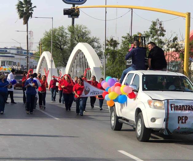 Reanudan desfile petrolero tras 14 años de suspensión
