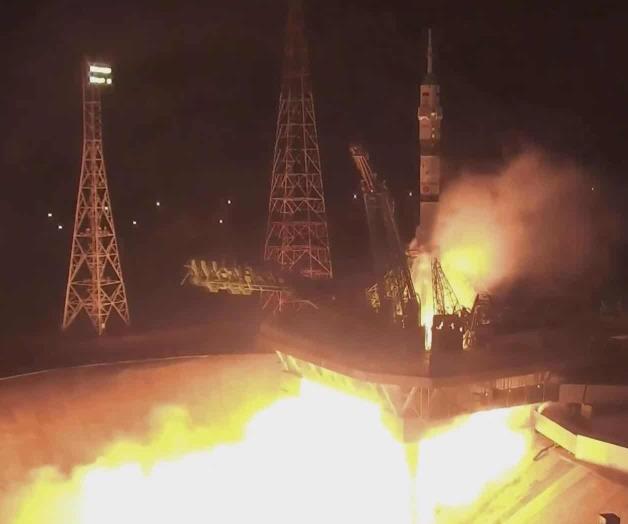 Tres cosmonautas rusos llegan a estación internacional