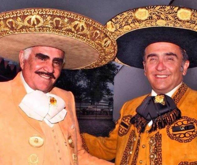 Protagoniza los primeros capítulos