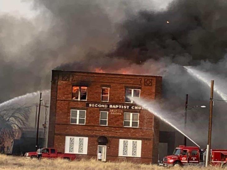 Esperan disminuyan vientos que avivan incendios Esperan disminuyan vientos que avivan incendios
