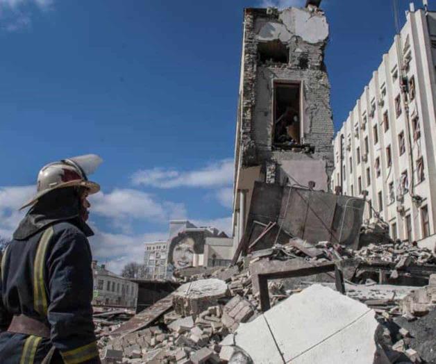 Rusos ganan terreno en sitiado puerto de Mariúpol