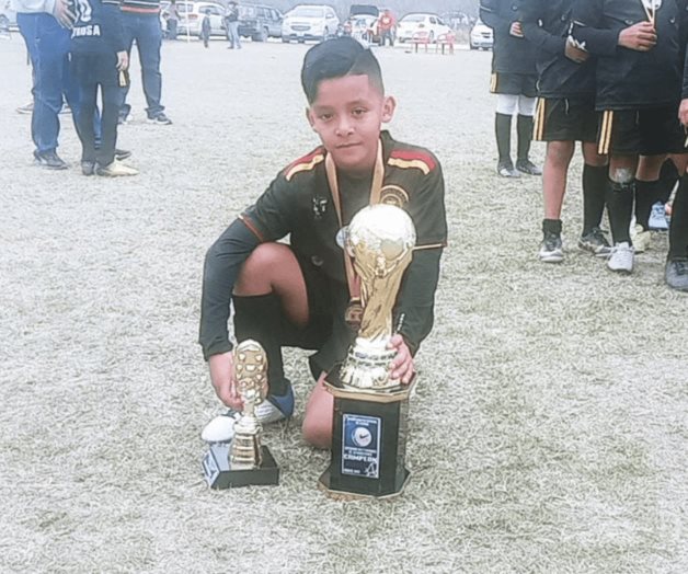 Conquista bota de oro Alex Salazar