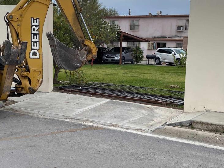 Trabajador lesionado; le cae portón encima Trabajador lesionado; le cae portón encima