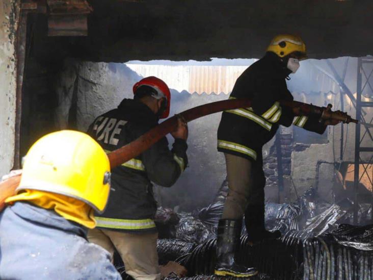 India: 11 muertos, 4 heridos en un incendio en un almacén India: 11 muertos, 4 heridos en un incendio en un almacén