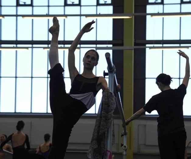 Bailarines ucranianos y rusos encuentran ayuda en Berlín
