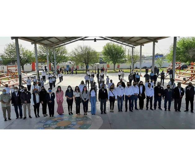 Abanderan a escoltas