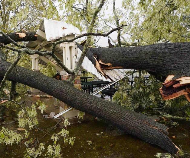 Ruinas y muerte por tormentas y tornados
